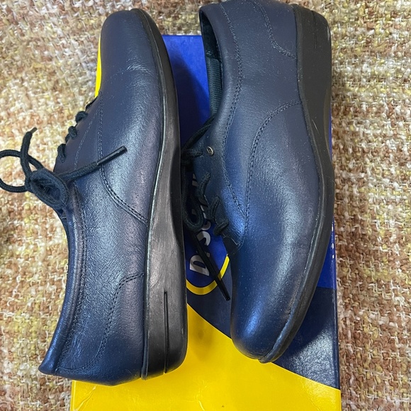Dr. Scholl's Navy Leather Walking Shoes Walker Sneaker Women 8 Medium New W/ Box - Picture 3 of 8